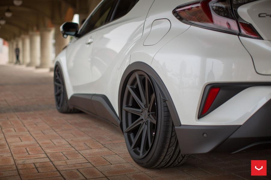 Детали экстерьера Toyota C-HR on Vossen Wheels (VFS10) 2017 года  (фото 13 из 20)
